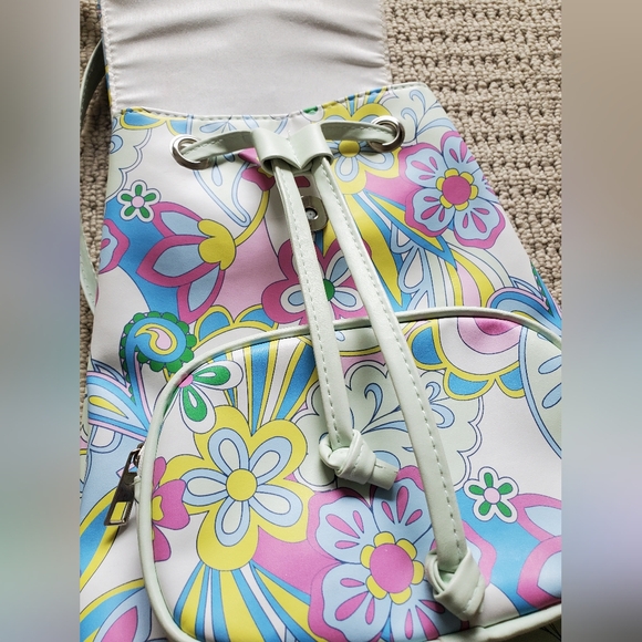 Ardene Floral Printed Drawstring Backpack - Picture 7 of 8